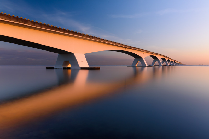 Nummer 6 - De Zeelandbrug bij zonsopkomst